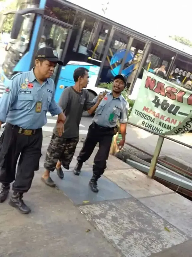 Seorang Bapak Asal Depok Ditemukan Linglung di Jakarta Seorang Bapak Asal Depok Ditemukan Linglung di Jakarta