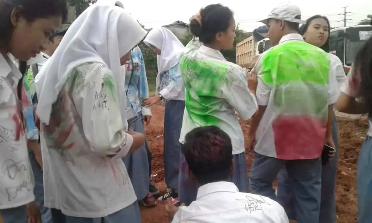 Belum Pasti Lulus, Pelajar SMK di Jakbar Rayakan Corat Coret
