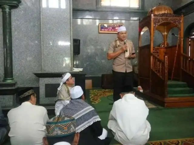 Ini Pesan Kapolres Jakarta Barat Shalat Berjamaah di Masjid Jami' Al falah Ini Pesan Kapolres Jakarta Barat Shalat Berjamaah di Masjid Jami' Al falah