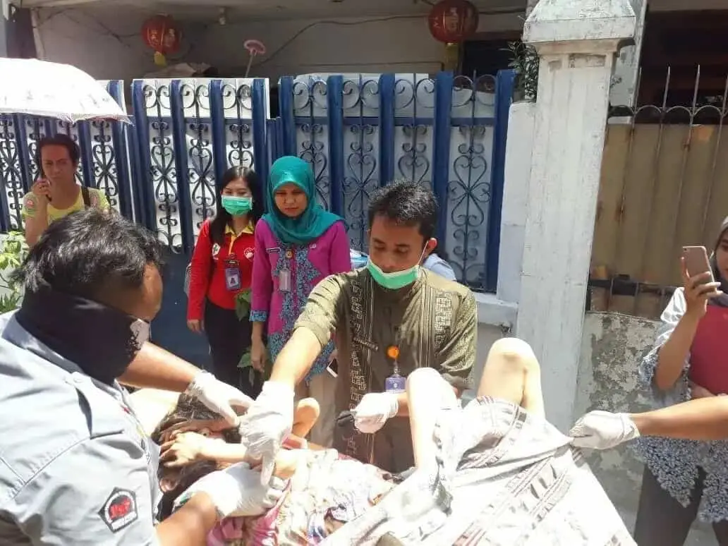Tak Terurus Keluarga, Orang Gangguan Jiwa Diselamatkan Petugas Tak Terurus Keluarga, Orang Gangguan Jiwa Diselamatkan Petugas