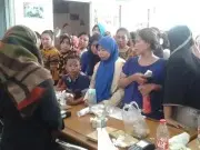 Penjualan Sembako Murah di RPTRA Cengkareng Timur Ricuh Penjualan Sembako Murah di RPTRA Cengkareng Timur Ricuh