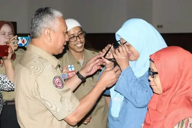HUT Ke-14, Tagana Berikan Santunan, Kursi Roda, Hingga Alat Bantu Dengar HUT Ke-14, Tagana Berikan Santunan, Kursi Roda, Hingga Alat Bantu Dengar