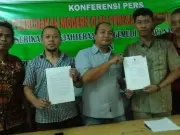 Ribuan Driver Online Akan Somasi Perusahaan Grab dan Gojek Ribuan Driver Online Akan Somasi Perusahaan Grab dan Gojek