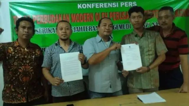 Ribuan Driver Online Akan Somasi Perusahaan Grab dan Gojek Ribuan Driver Online Akan Somasi Perusahaan Grab dan Gojek
