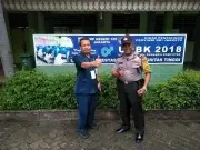 Binmas Kemsel Monitoring Giat UNBK 2018 di SMPN 105 Jakarta Barat Binmas Kemsel Monitoring Giat UNBK 2018 di SMPN 105 Jakarta Barat