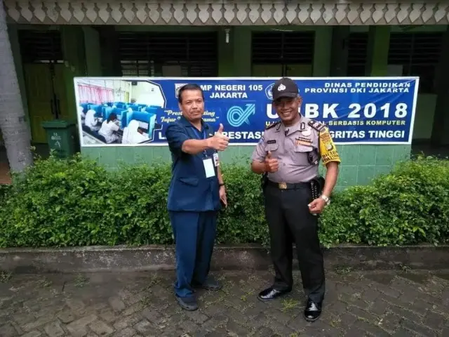 Binmas Kemsel Monitoring Giat UNBK 2018 di SMPN 105 Jakarta Barat Binmas Kemsel Monitoring Giat UNBK 2018 di SMPN 105 Jakarta Barat