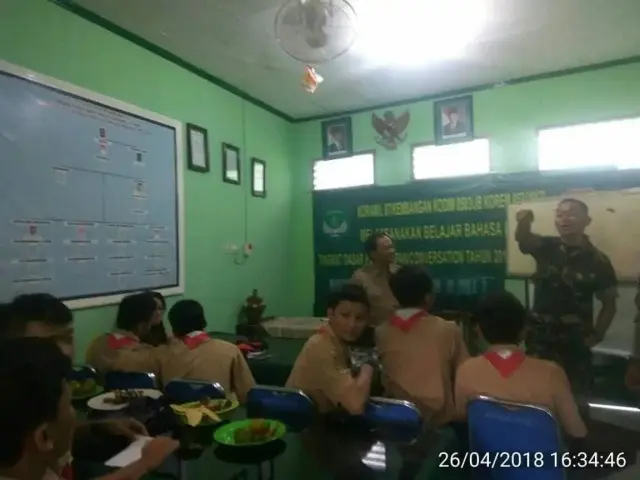 Danramil 07/Kembangan Komsos Kreatif Bahasa Inggris Bersama Pramuka Danramil 07/Kembangan Komsos Kreatif Bahasa Inggris Bersama Pramuka