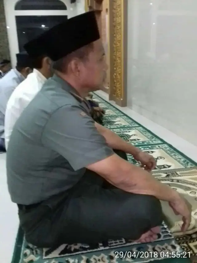 Danramil 07/Kembangan Melaksanakan Sholat Subuh dan Do'a Bersama Danramil 07/Kembangan Melaksanakan Sholat Subuh dan Do'a Bersama