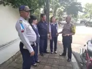 Kemacetan di Depan Sekolah IPEKA Puri Indah Jadi Perhatian Pihak Kepolisian Kemacetan di Depan Sekolah IPEKA Puri Indah Jadi Perhatian Pihak Kepolisian