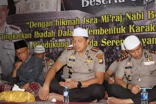 Memperingati Isra Mi'raj dan Malam Nisfu Sya'ban Polres Jakbar Gelar Doa Bersama Memperingati Isra Mi'raj dan Malam Nisfu Sya'ban Polres Jakbar Gelar Doa Bersama