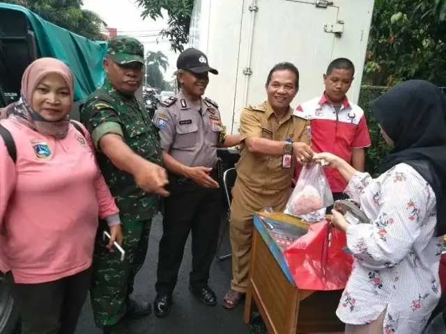 Pemprov DKI Gelar Program Pangan Murah di RPTRA Kembangan Selatan Pemprov DKI Gelar Program Pangan Murah di RPTRA Kembangan Selatan