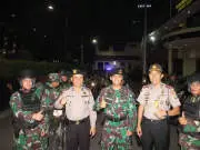 Berikan Kenyamanan Polres Metro Jakbar bersama Tiga Pilar Patroli Gabungan di Sejumlah Gereja Berikan Kenyamanan Polres Metro Jakbar bersama Tiga Pilar Patroli Gabungan di Sejumlah Gereja