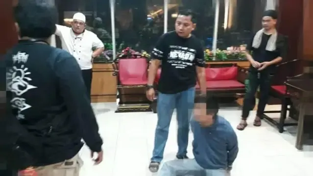 Buat Kekacauan di Restoran, HY Diamankan Buser Polsek Metro Tamansari Buat Kekacauan di Restoran, HY Diamankan Buser Polsek Metro Tamansari