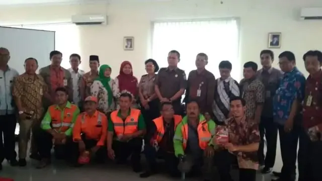 Satuan Binmas Polres Jakbar Bersama Tim UPPL Sosialisasi Saber Pungli Satuan Binmas Polres Jakbar Bersama Tim UPPL Sosialisasi Saber Pungli