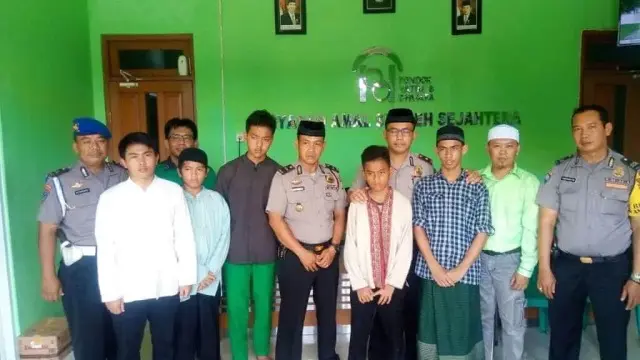 Jelang Ramadhan, Polsek Kembangan Silaturahmi ke Pondok Yatim dan Dhuafa Jelang Ramadhan, Polsek Kembangan Silaturahmi ke Pondok Yatim dan Dhuafa