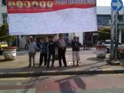 Spanduk Ucapan Bela Sungkawa yang Dipasang Polres Jakbar Dipenuhi Tanda Tangan Spanduk Ucapan Bela Sungkawa yang Dipasang Polres Jakbar Dipenuhi Tanda Tangan