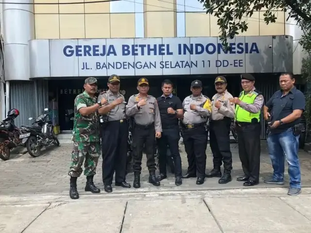 Cegah Aksi Teror, Polsek Tambora Perketat Patroli dan Pengamanan Gereja Cegah Aksi Teror, Polsek Tambora Perketat Patroli dan Pengamanan Gereja