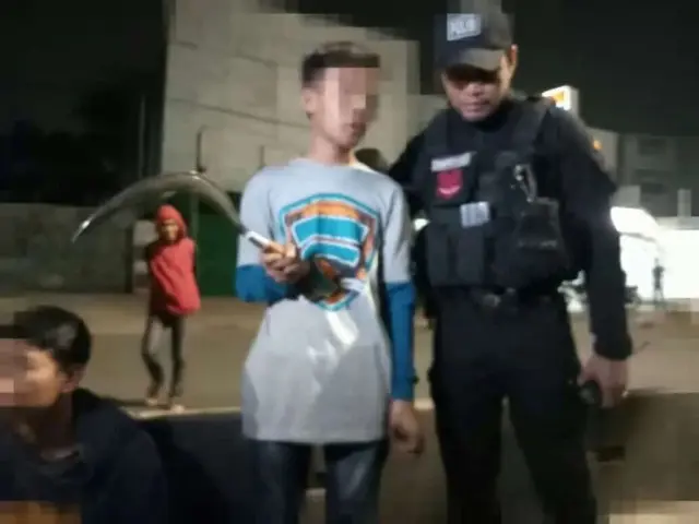 Bawa Sajam, Sekelompok Remaja Diamankan Tim Pemburu Preman Polres Jakbar Bawa Sajam, Sekelompok Remaja Diamankan Tim Pemburu Preman Polres Jakbar