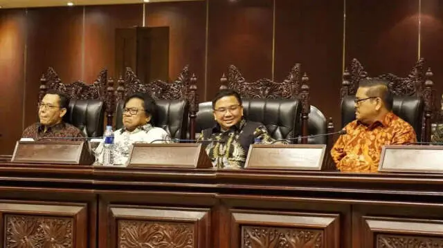 Wakil Ketua MPR Bekerja Keras Satukan Perpecahan KNPI Wakil Ketua MPR Bekerja Keras Satukan Perpecahan KNPI