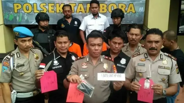 Polsek Tambora Tangkap Pencuri Sadis di Jembatan Tiga Polsek Tambora Tangkap Pencuri Sadis di Jembatan Tiga