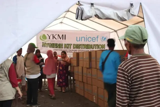 Air Bersih dan Hygiene Kit Untuk Warga di Zona Gempa Sulawesi Selatan Air Bersih dan Hygiene Kit Untuk Warga di Zona Gempa Sulawesi Selatan