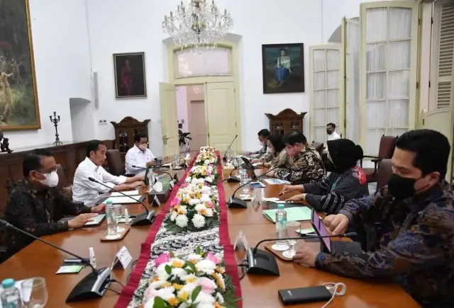 Jokowi Kumpulkan Menteri Bidang Ekonomi Setelah Kunjungan Luar Negeri Jokowi Kumpulkan Menteri Bidang Ekonomi Setelah Kunjungan Luar Negeri