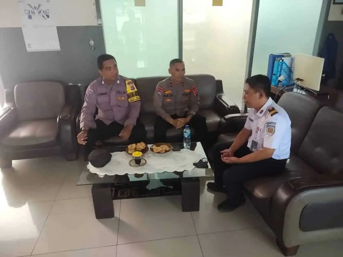 Jumat Curhat Polsek KSKP Merak Polres Cilegon Bersama Kepala stasiun (KS) Kereta Api Jumat Curhat Polsek KSKP Merak Polres Cilegon Bersama Kepala stasiun (KS) Kereta Api