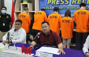 Tanpa Dokumen Lengkap, Imigrasi Kelas II TPI Tanjung Balai Karimun Mengamankan 7 (tujuh) Warga Negara Republik Rakyat Tiongkok Tanpa Dokumen Lengkap, Imigrasi Kelas II TPI Tanjung Balai Karimun Mengamankan 7 (tujuh) Warga Negara Republik Rakyat Tiongkok